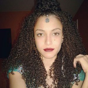 Meet your Posher, Larissa aline